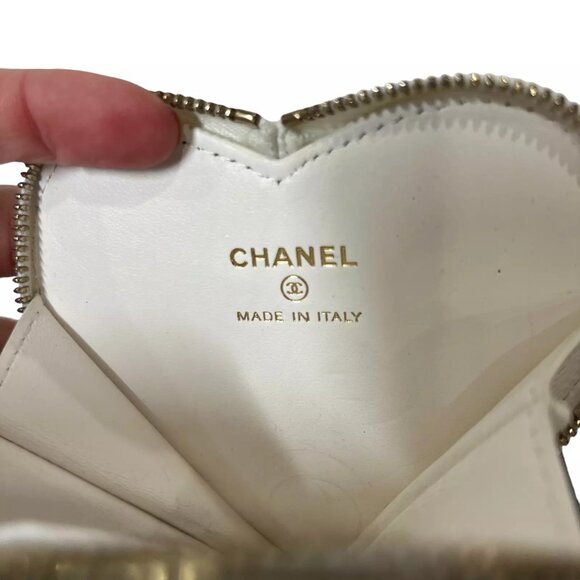 CHANEL 23S Ivory Patent Leather Heart Charm Zip Small Coin Pouch AS IS - Picture 15 of 15